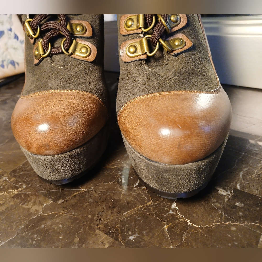 Luichiny Olive and Tan 4.5" Block Heeled Boots - Picture 3 of 12